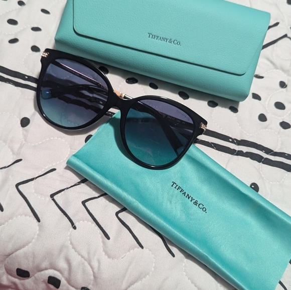 Tiffany & Co. SUNGLASSES - Picture 2 of 6